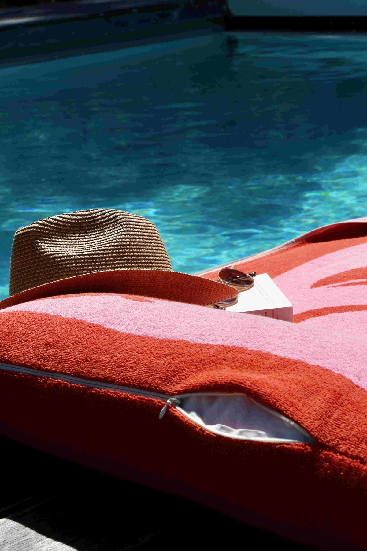 Drap de plage avec oreiller intégré "Flores"