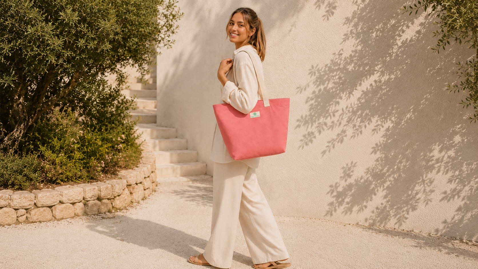 Personne portant un sac cabas Napapaya